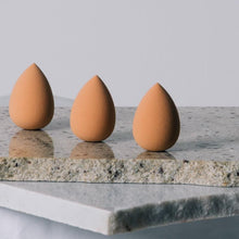 Load image into Gallery viewer, Beauty Blender - Eco Minerals